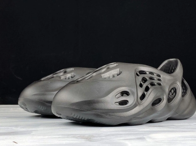 Slide Runner Foam Yeezy 1124